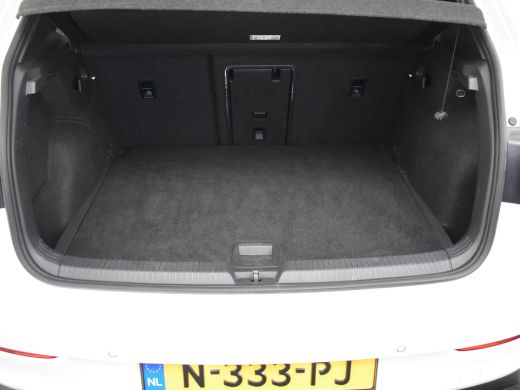 Volkswagen Golf 1.5 TSI R-Line l Stoel en stuurverwarming l R-Line Interieur l Adaptieve Cruise Control l Camera ... ActivLease financial lease