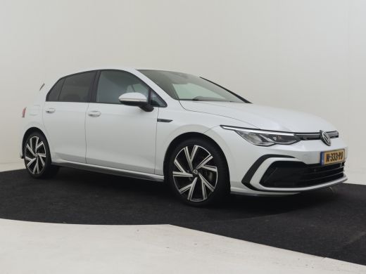 Volkswagen Golf 1.5 TSI R-Line l Stoel en stuurverwarming l R-Line Interieur l Adaptieve Cruise Control l Camera ... ActivLease financial lease