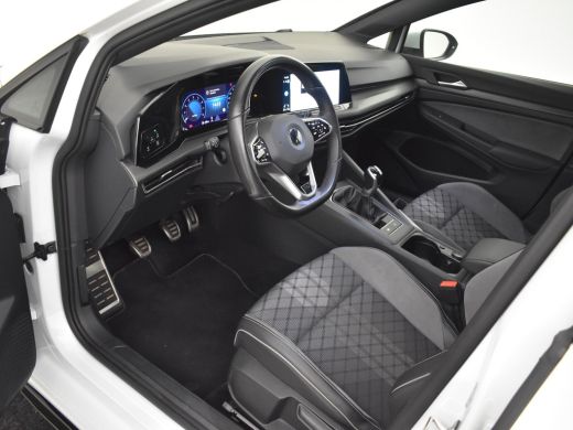 Volkswagen Golf 1.5 TSI R-Line l Stoel en stuurverwarming l R-Line Interieur l Adaptieve Cruise Control l Camera ... ActivLease financial lease