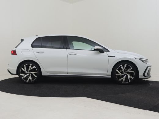 Volkswagen Golf 1.5 TSI R-Line l Stoel en stuurverwarming l R-Line Interieur l Adaptieve Cruise Control l Camera ... ActivLease financial lease