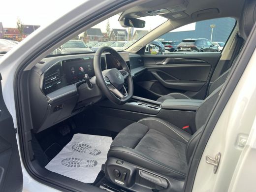 Volkswagen Passat Variant 1.5 eHybrid Business | Trekhaak | A-Camera | HUD | SOH 102% | PHEV | ActivLease financial lease