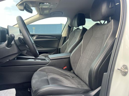 Volkswagen Passat Variant 1.5 eHybrid Business | Trekhaak | A-Camera | HUD | SOH 102% | PHEV | ActivLease financial lease