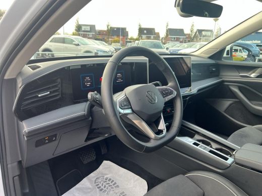 Volkswagen Passat Variant 1.5 eHybrid Business | Trekhaak | A-Camera | HUD | SOH 102% | PHEV | ActivLease financial lease