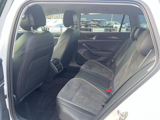 Volkswagen Passat Variant 1.5 eHybrid Business | Trekhaak | A-Camera | HUD | SOH 102% | PHEV | ActivLease financial lease