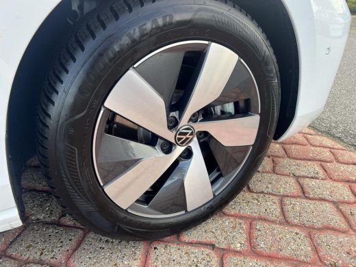 Volkswagen Passat Variant 1.5 eHybrid Business | Trekhaak | A-Camera | HUD | SOH 102% | PHEV | ActivLease financial lease