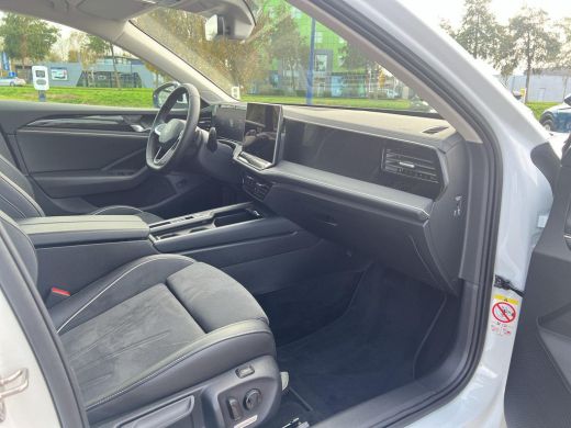 Volkswagen Passat Variant 1.5 eHybrid Business | Trekhaak | A-Camera | HUD | SOH 102% | PHEV | ActivLease financial lease