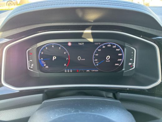 Volkswagen T-Roc 1.5 TSI R-Line | Camera | Led | 18 inch | 150Pk | A-Camera | Clima | Winter Pakket | ActivLease financial lease