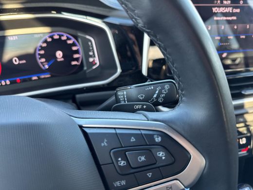 Volkswagen T-Roc 1.5 TSI R-Line | Camera | Led | 18 inch | 150Pk | A-Camera | Clima | Winter Pakket | ActivLease financial lease