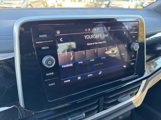 Volkswagen T-Roc 1.5 TSI R-Line | Camera | Led | 18 inch | 150Pk | A-Camera | Clima | Winter Pakket | ActivLease financial lease