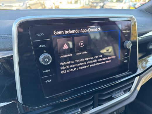 Volkswagen T-Roc 1.5 TSI R-Line | Camera | Led | 18 inch | 150Pk | A-Camera | Clima | Winter Pakket | ActivLease financial lease