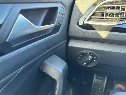 Volkswagen T-Roc 1.5 TSI R-Line | Camera | Led | 18 inch | 150Pk | A-Camera | Clima | Winter Pakket | ActivLease financial lease