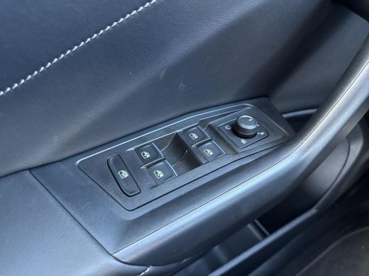 Volkswagen T-Roc 1.5 TSI R-Line | Camera | Led | 18 inch | 150Pk | A-Camera | Clima | Winter Pakket | ActivLease financial lease