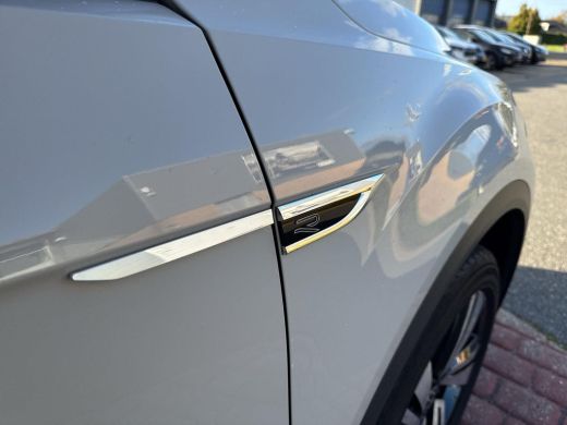 Volkswagen T-Roc 1.5 TSI R-Line | Camera | Led | 18 inch | 150Pk | A-Camera | Clima | Winter Pakket | ActivLease financial lease