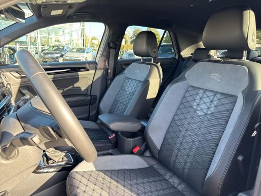 Volkswagen T-Roc 1.5 TSI R-Line | Camera | Led | 18 inch | 150Pk | A-Camera | Clima | Winter Pakket | ActivLease financial lease