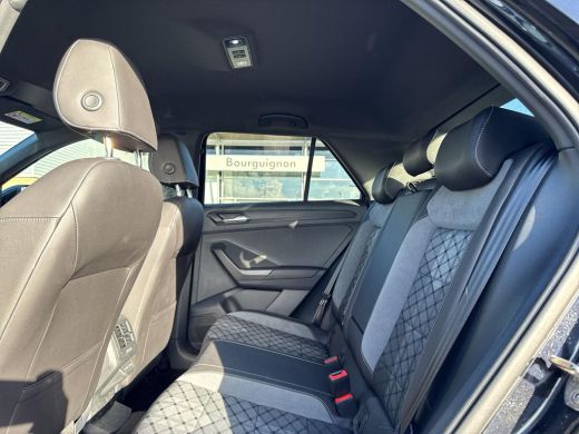 Volkswagen T-Roc 1.5 TSI R-Line | Led | 18 inch | Keyless | 150Pk | Automaat | App Connect | ActivLease financial lease