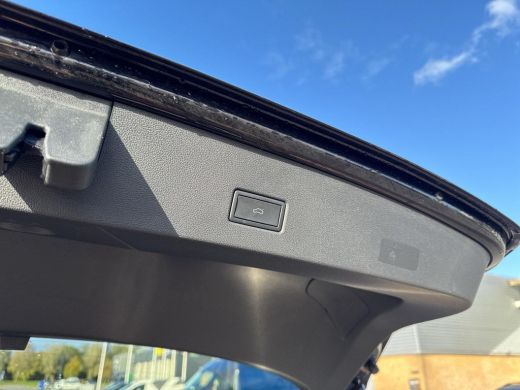 Volkswagen T-Roc 1.5 TSI R-Line | Led | 18 inch | Keyless | 150Pk | Automaat | App Connect | ActivLease financial lease