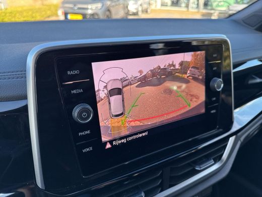 Volkswagen T-Roc 1.5 TSI R-Line | Led | 18 inch | Keyless | 150Pk | Automaat | App Connect | ActivLease financial lease