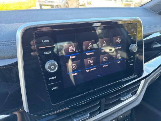 Volkswagen T-Roc 1.5 TSI R-Line | Led | 18 inch | Keyless | 150Pk | Automaat | App Connect | ActivLease financial lease