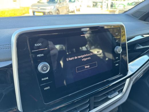 Volkswagen T-Roc 1.5 TSI R-Line | Led | 18 inch | Keyless | 150Pk | Automaat | App Connect | ActivLease financial lease