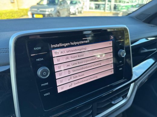 Volkswagen T-Roc 1.5 TSI R-Line | Led | 18 inch | Keyless | 150Pk | Automaat | App Connect | ActivLease financial lease