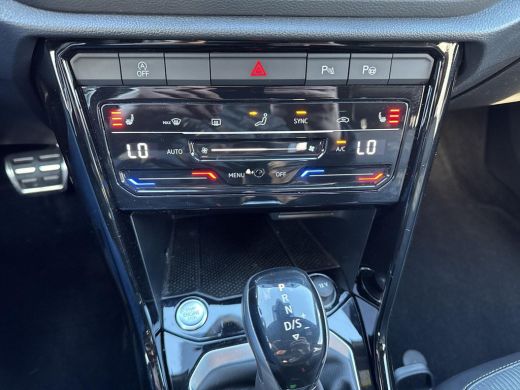 Volkswagen T-Roc 1.5 TSI R-Line | Led | 18 inch | Keyless | 150Pk | Automaat | App Connect | ActivLease financial lease