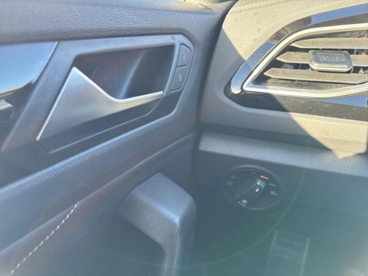 Volkswagen T-Roc 1.5 TSI R-Line | Led | 18 inch | Keyless | 150Pk | Automaat | App Connect | ActivLease financial lease