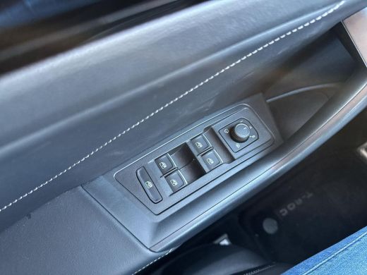 Volkswagen T-Roc 1.5 TSI R-Line | Led | 18 inch | Keyless | 150Pk | Automaat | App Connect | ActivLease financial lease