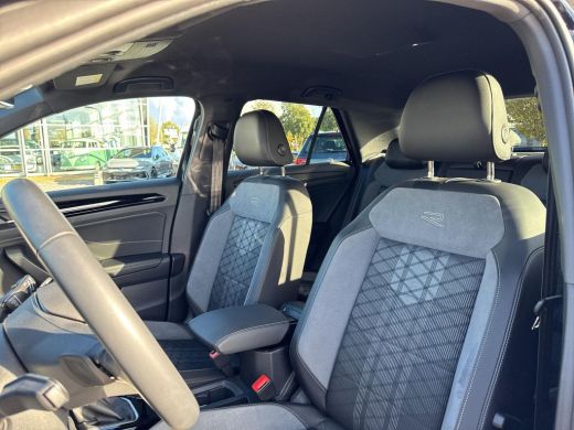 Volkswagen T-Roc 1.5 TSI R-Line | Led | 18 inch | Keyless | 150Pk | Automaat | App Connect | ActivLease financial lease