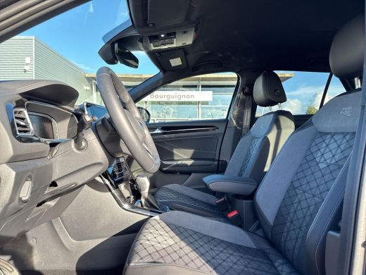 Volkswagen T-Roc 1.5 TSI R-Line | Led | 18 inch | Keyless | 150Pk | Automaat | App Connect | ActivLease financial lease