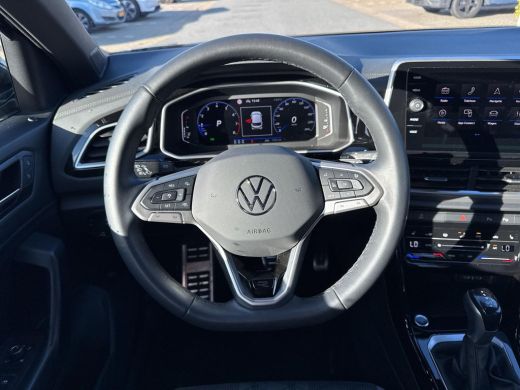 Volkswagen T-Roc 1.5 TSI R-Line | Led | 18 inch | Keyless | 150Pk | Automaat | App Connect | ActivLease financial lease