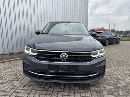 Volkswagen Tiguan 1.4 TSI eHybrid Business Plus l Elektr. Trekhaak l Matrix LED l Elektr. Kofferbak l Stoel en stuu... ActivLease financial lease
