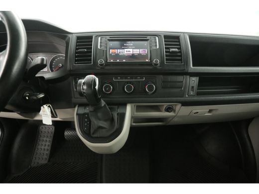 Volkswagen Transporter 2.0 TDI L2H1 | 150PK | Aut. | Airco | Cruise | 3-Zits | 2xSchuifdeur | Camera | Trekh. | Carplay ActivLease financial lease