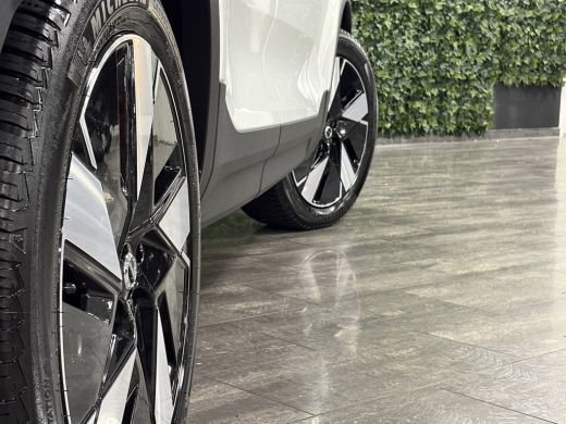 Volvo  C40 Single Motor Extended Range Plus | Trekhaak | All Season banden | Adaptieve Cruise Control | Stoe... ActivLease financial lease