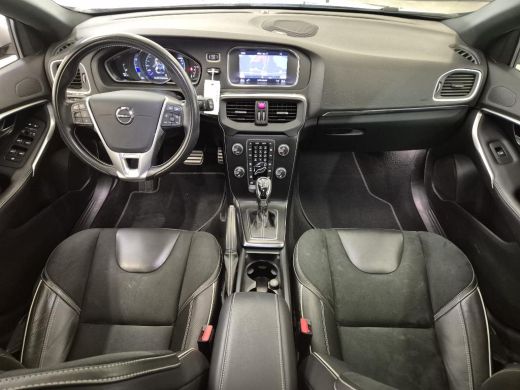 Volvo  V40 T3 Polar+ Sport | Panoramadak | Harman Kardon | Stoelverwarming | Voorruitverwarming | Camera | P... ActivLease financial lease