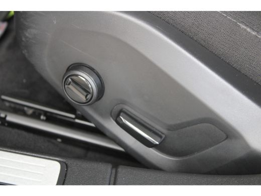 Volvo  V60 2.0 B3 Momentum Advantage | LED Koplampen | Navigatiesysteem full map | Cruise control | ActivLease financial lease