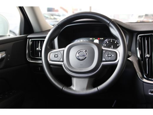 Volvo  V60 2.0 B3 Momentum Advantage | LED Koplampen | Navigatiesysteem full map | Cruise control | ActivLease financial lease