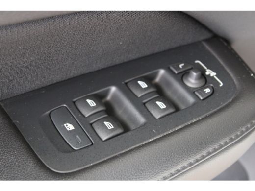 Volvo  V60 2.0 B3 Momentum Advantage | LED Koplampen | Navigatiesysteem full map | Cruise control | ActivLease financial lease