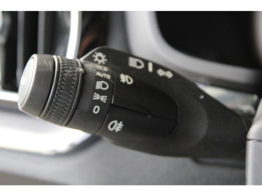 Volvo  V60 2.0 B3 Momentum Advantage | LED Koplampen | Navigatiesysteem full map | Cruise control | ActivLease financial lease