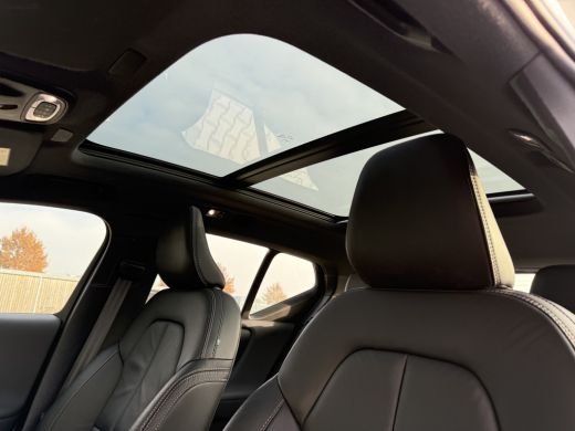 Volvo  XC40 T4 Recharge R-Design | Panoramadak | Leder | Stoel en stuurwielverwarming | Memory | Power seats ... ActivLease financial lease