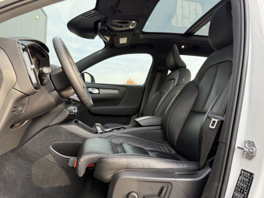 Volvo  XC40 T4 Recharge R-Design | Panoramadak | Leder | Stoel en stuurwielverwarming | Memory | Power seats ... ActivLease financial lease