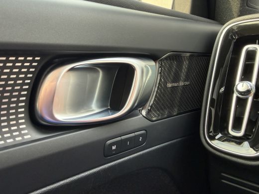 Volvo  XC40 T4 Recharge R-Design | Panoramadak | Leder | Stoel en stuurwielverwarming | Memory | Power seats ... ActivLease financial lease