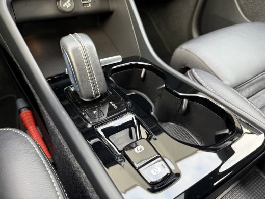 Volvo  XC40 T4 Recharge R-Design | Panoramadak | Leder | Stoel en stuurwielverwarming | Memory | Power seats ... ActivLease financial lease