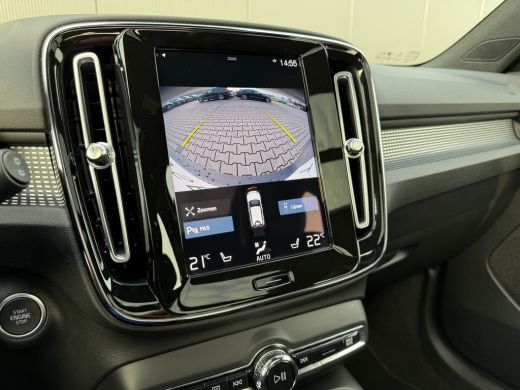 Volvo  XC40 T4 Recharge R-Design | Panoramadak | Leder | Stoel en stuurwielverwarming | Memory | Power seats ... ActivLease financial lease