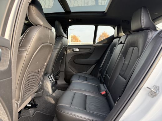 Volvo  XC40 T4 Recharge R-Design | Panoramadak | Leder | Stoel en stuurwielverwarming | Memory | Power seats ... ActivLease financial lease