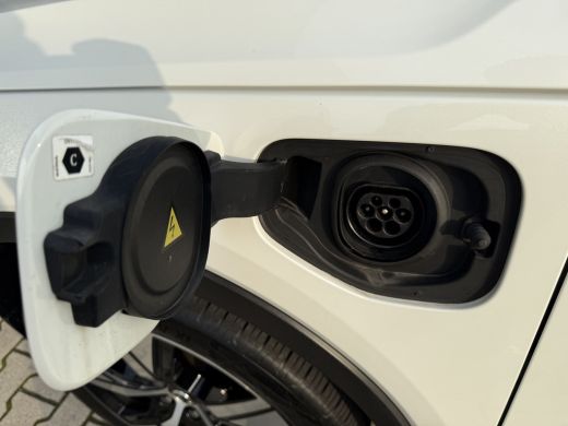 Volvo  XC40 T4 Recharge R-Design | Panoramadak | Leder | Stoel en stuurwielverwarming | Memory | Power seats ... ActivLease financial lease