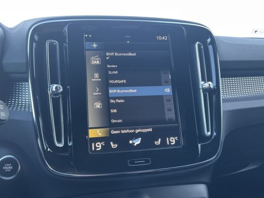 Volvo  XC40 1.5 T5 262pk PHEV Recharge R-Design Elek.Trekhaak Leer Stoel/Stuurverw Adap.Cruise NL-Auto! ActivLease financial lease