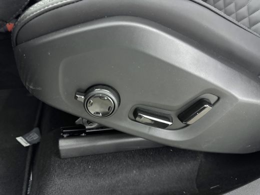 Volvo  XC90 2.0 T8 Plug-in hybrid AWD Plus Dark NEW MODEL | SILVER DAWN | Luchtvering | Trekhaak | Getint gla... ActivLease financial lease