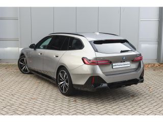 BMW 5 Serie Touring 550e xDrive M Sport Automaat / Panoramadak / Trekhaak / Adaptief onderstel professional /...