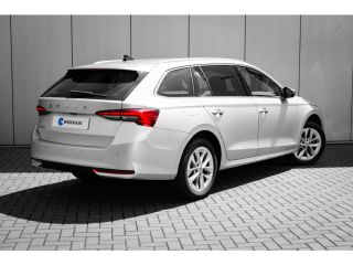 Skoda Octavia Combi 1.5 TSI Business Edition | Achteruitrijcamera | Chromen grille | Cruise control met speedli...