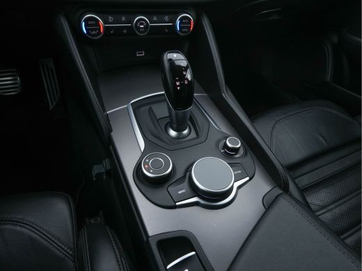 Alfa Romeo Giulia 2.0T B-Tech (INCL-BTW) Aut. *LUXURY-LEATHER | XENON | ADAPTIVE-CRUISE | MEMORY-PACK | HEATED-SPOR... ActivLease financial lease